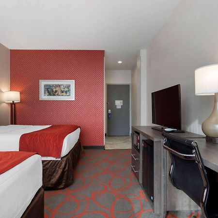 Comfort Inn & Suites Near Stadium New York Extérieur photo